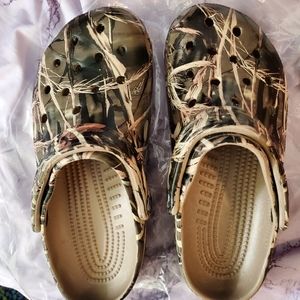 New Camo Crocs W9 M7